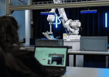 ABB Robotics görsel yapay zekâ entegrasyonu ile robotların kurulumunu hızlandırıyor