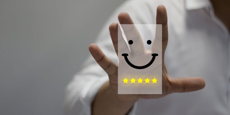 Artiwise yapay zeka müşteri deneyimi platformu ile fiziksel mağaza içi müşteri memnuniyeti analizi