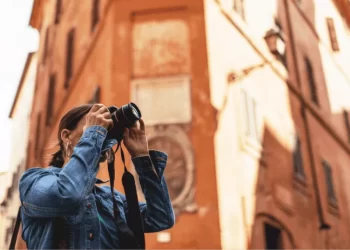 Mastercard Turizm Trendleri Raporu 2025’e göre Türkiye’ye gelen turistlerin ve yurt dışına çıkan Türk turistlerin harcamaları artış gösterdi.