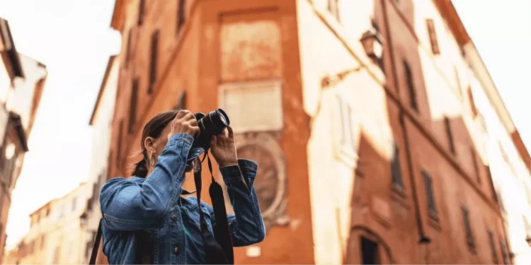 Mastercard Turizm Trendleri Raporu 2025’e göre Türkiye’ye gelen turistlerin ve yurt dışına çıkan Türk turistlerin harcamaları artış gösterdi.