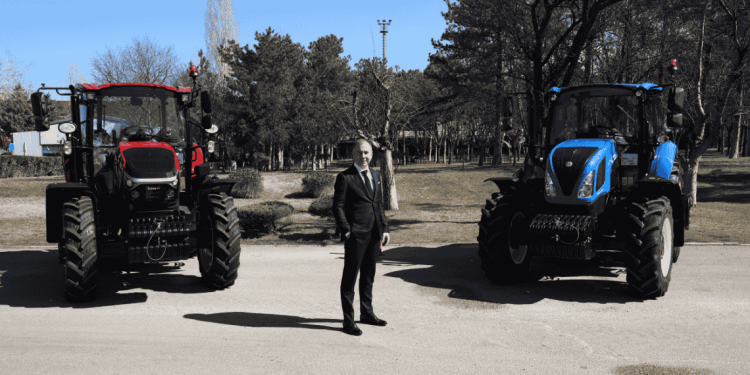 TürkTraktör TrakBot, Tarlam Cepte, akıllı sulama ve dijital tarım çözümleriyle Bursa Tarım Fuarı’nda