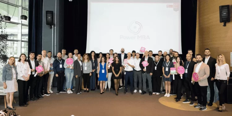 Enerjisa Üretim Power MBA programı beşinci döneminde 48 profesyonelle enerji sektörüne liderlik odaklı gelişim sunuyor.