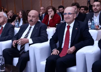 Hazine ve Maliye Bakanı Mehmet Şimşek, Boğaziçi Zirvesi’nde Türkiye’nin en güçlü büyüme potansiyelinin hizmet ihracatında olduğunu açıkladı.