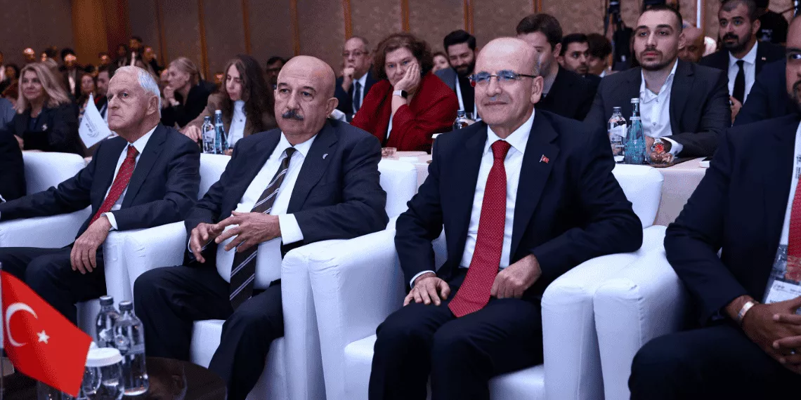 Hazine ve Maliye Bakanı Mehmet Şimşek, Boğaziçi Zirvesi’nde Türkiye’nin en güçlü büyüme potansiyelinin hizmet ihracatında olduğunu açıkladı.
