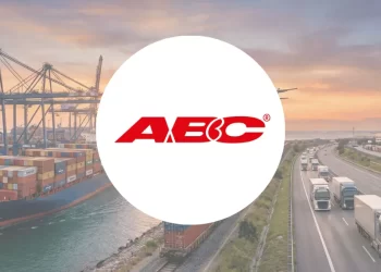 ABC Lojistik'e ait kırmızı beyaz tır filosu ve intermodal taşımacılık terminali.