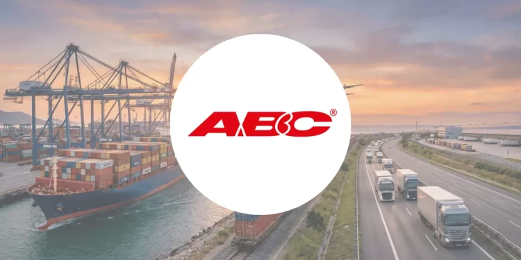 ABC Lojistik'e ait kırmızı beyaz tır filosu ve intermodal taşımacılık terminali.