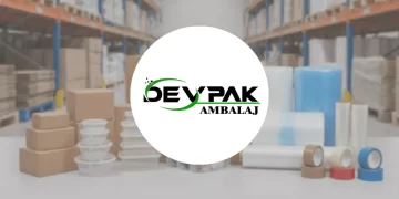 Devpak Ambalaj üretim tesislerinde istiflenmiş oluklu mukavva koliler, özel kesim kutular ve endüstriyel ambalaj malzemeleri.