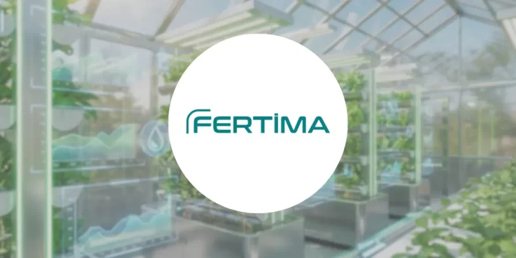Modern akıllı sera ve otomasyon sistemleri arka planı üzerinde beyaz daire içinde Fertima logosu