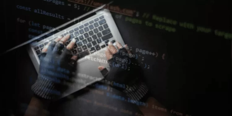 Bilgisayar başında KOBİ’lerin banka hesap bilgilerini ve IBAN numaralarını ele geçirmeye çalışan siber dolandırıcı silüeti.