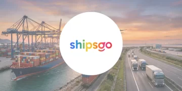 Dünya haritası ve lojistik rotaları arka planı üzerinde beyaz daire içinde ShipsGo logosu