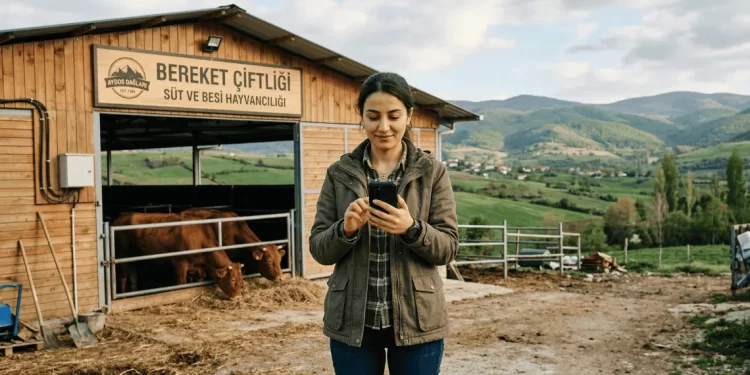 Genç kadın çiftçi ahırının önünde tablet ile işletmesini yönetiyor — kadın girişimci hayvancılık hibe desteği 2026