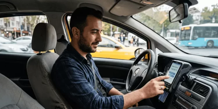 Taksi mali cihazı TMC – taksi sürücüsü araçta cihazı kullanırken